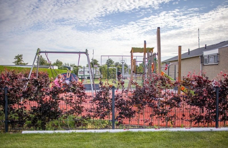 Foto Spielplatz und Spielfeld